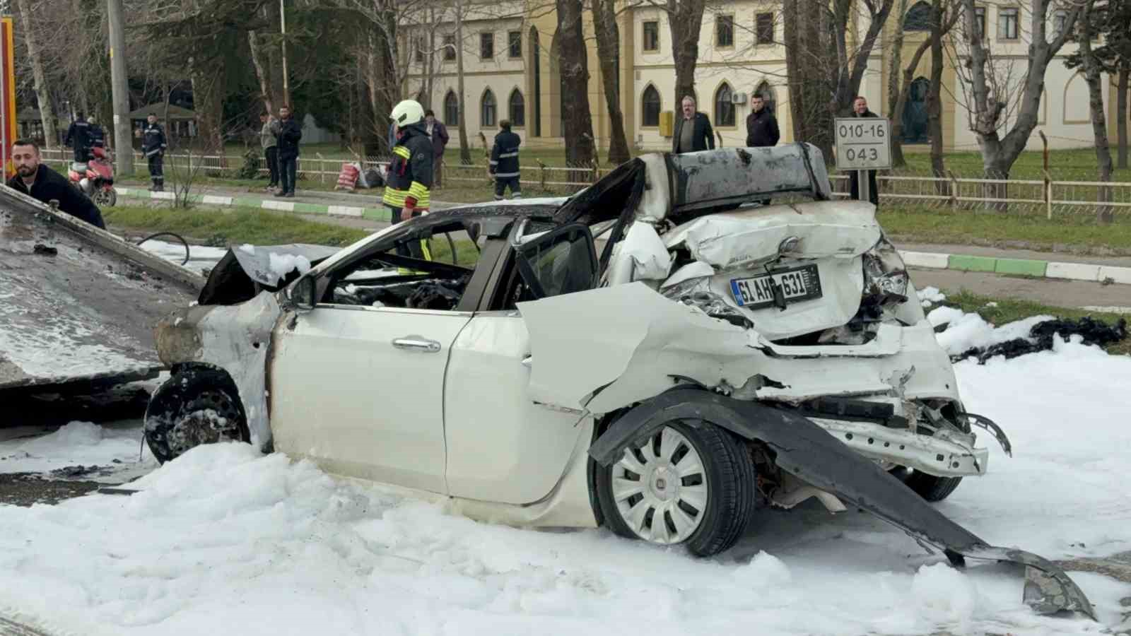 Samsun’da 5 araçlı zincirleme kaza: 3 otomobil alev alev yandı, 4 yaralı 7 samsunda 5 aracli zincirleme kaza 3 otomobil alev alev yandi 4 yarali 3 ZIc8MB1v