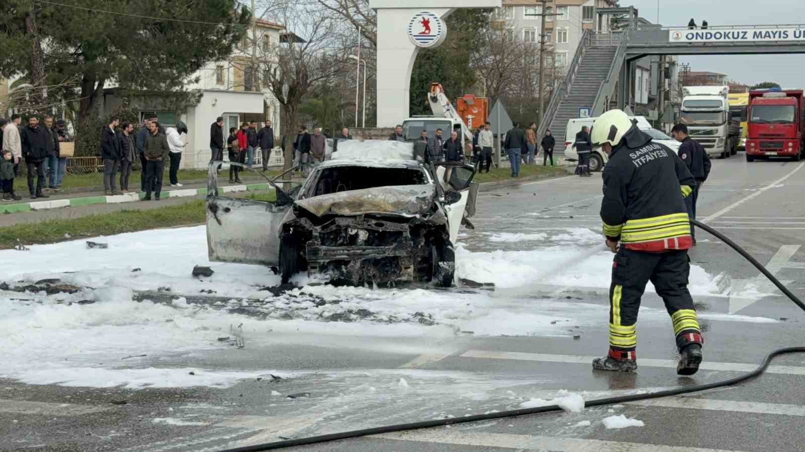 Samsun’da 5 araçlı zincirleme kaza: 3 otomobil alev alev yandı, 4 yaralı 9 samsunda 5 aracli zincirleme kaza 3 otomobil alev alev yandi 4 yarali 5 kVmpp9fr