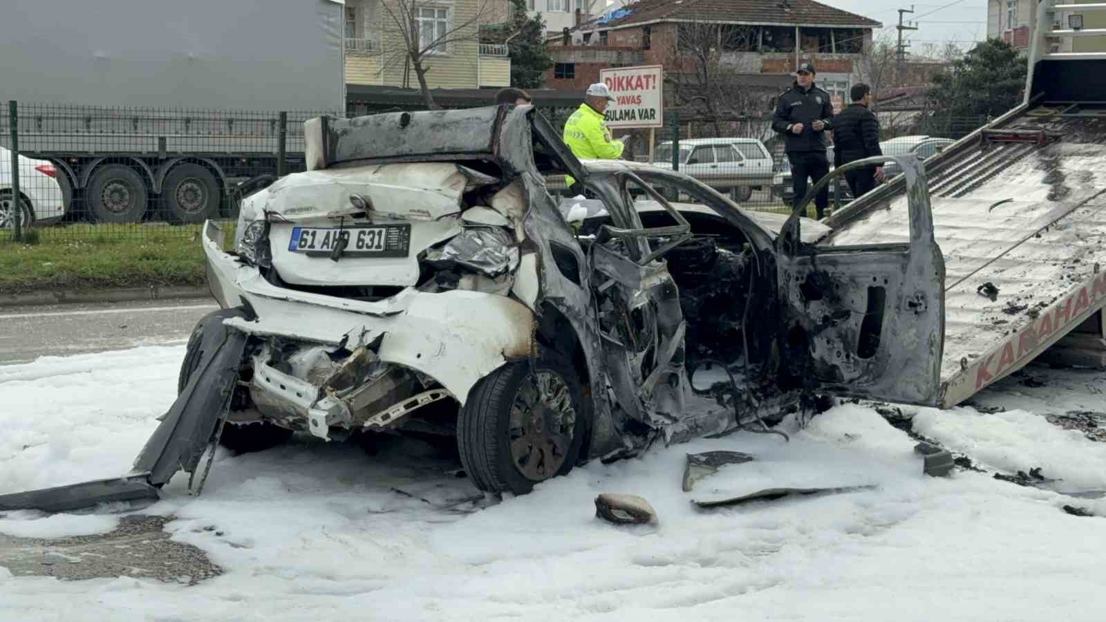 Samsun’da 5 araçlı zincirleme kaza: 3 otomobil alev alev yandı, 4 yaralı 10 samsunda 5 aracli zincirleme kaza 3 otomobil alev alev yandi 4 yarali 6