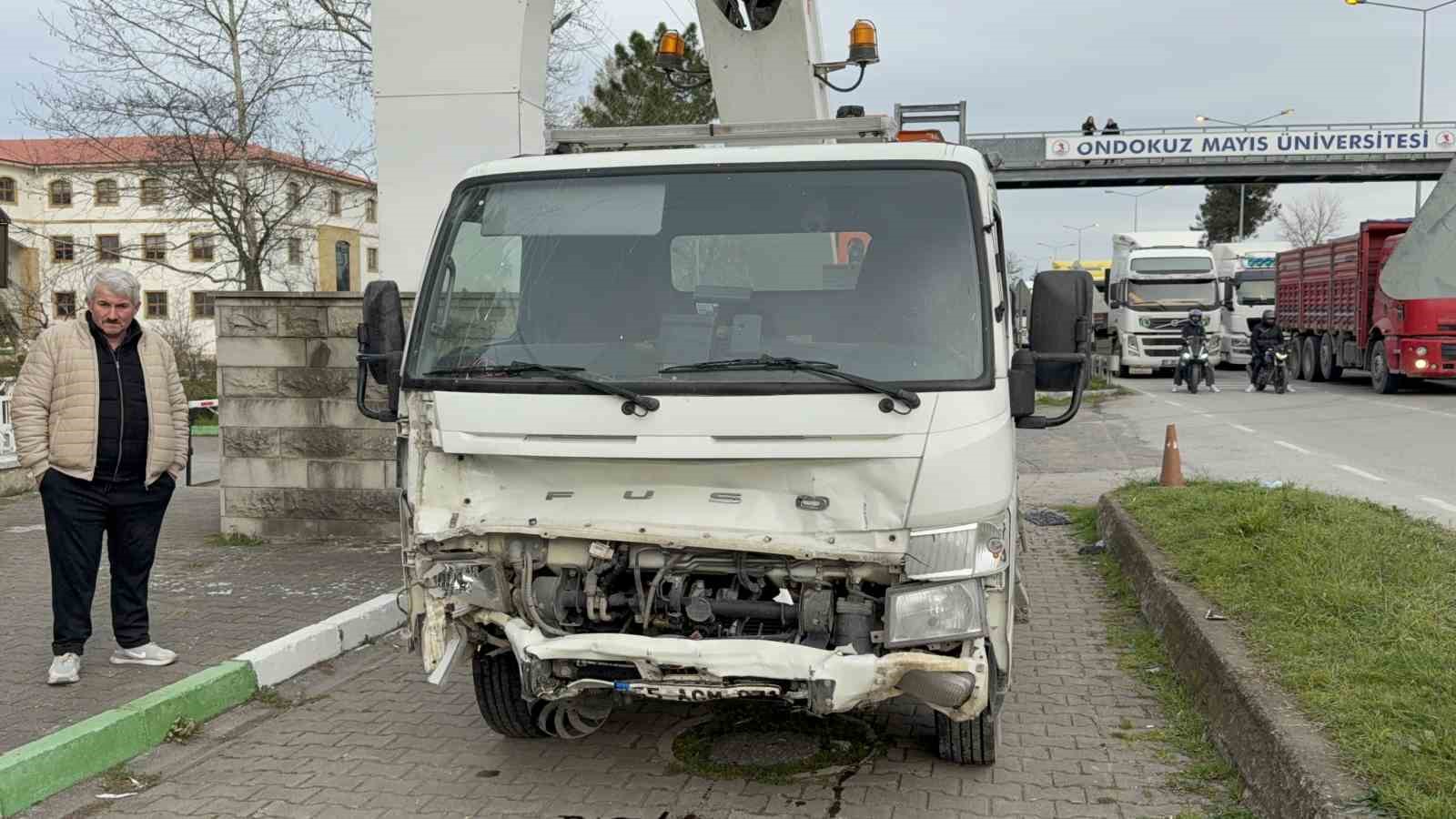 Samsun’da 5 araçlı zincirleme kaza: 3 otomobil alev alev yandı, 4 yaralı 13 samsunda 5 aracli zincirleme kaza 3 otomobil alev alev yandi 4 yarali 9 ZeKTH21I