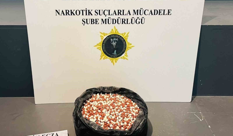 samsunda-5-bin-150-sentetik-ecza-ele-gecirildi-gYtlGAQv.jpg