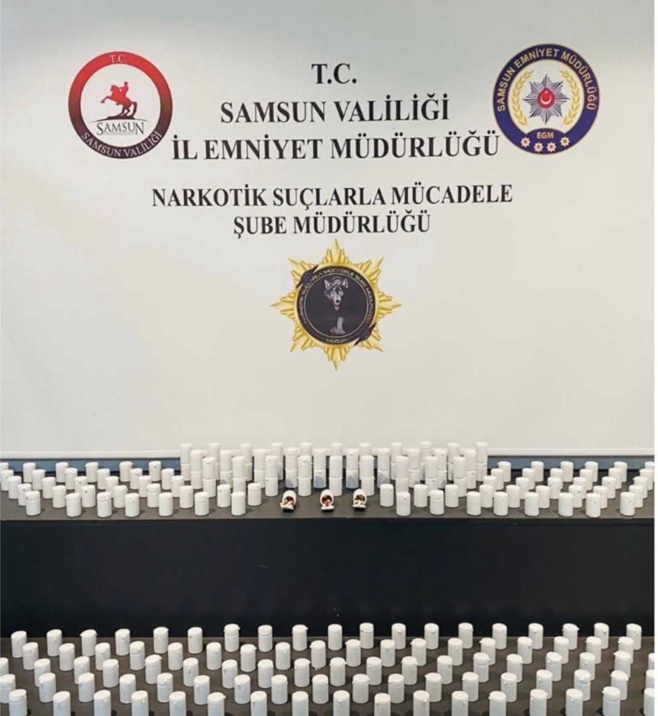 samsunda 9 bin 308 sentetik hap ele gecirildi 2 gozalti 1 Bw6XBihJ