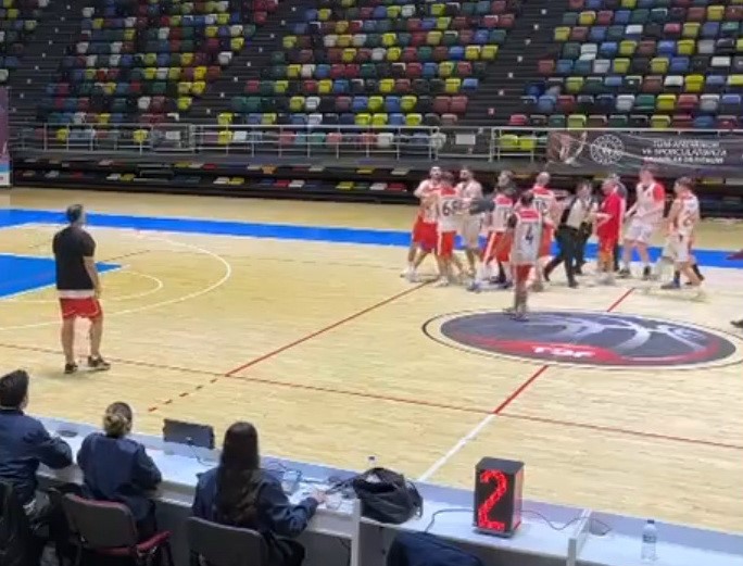 samsunda basketbol macinda oyuncu hakeme saldirdi 1 5ndFIgM9
