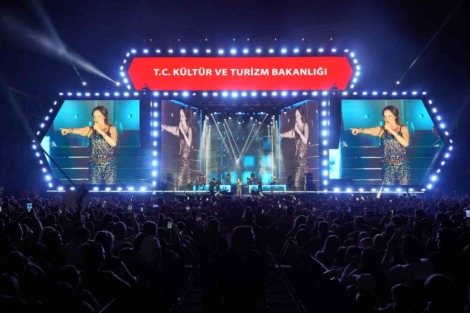 samsunda bengu konseri 0 ECFFEmIL