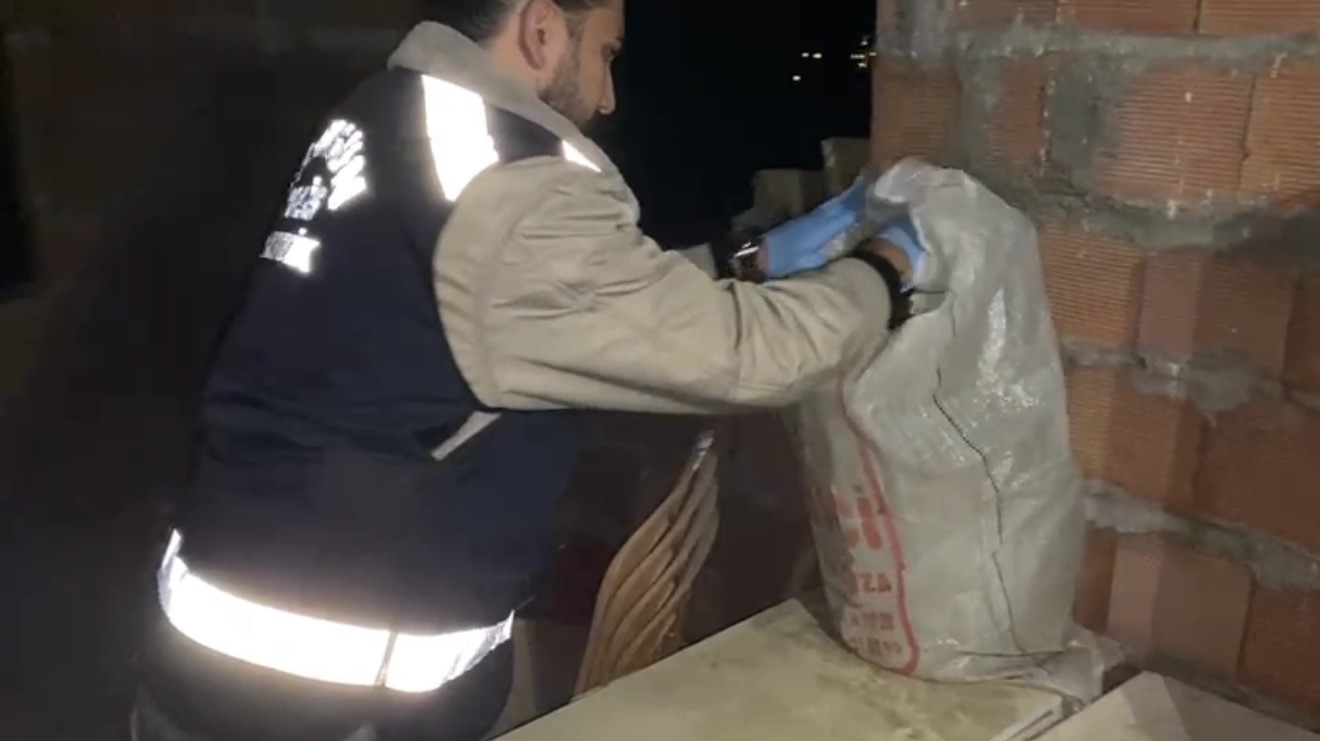 samsunda cati katina uyusturucu operasyonu 1 gozalti 2 ER1npqFn