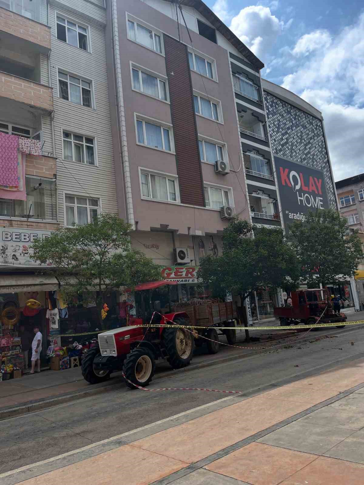 samsunda catidan dusen insaat iscisi hayatini kaybetti 2 fHWIOqr1