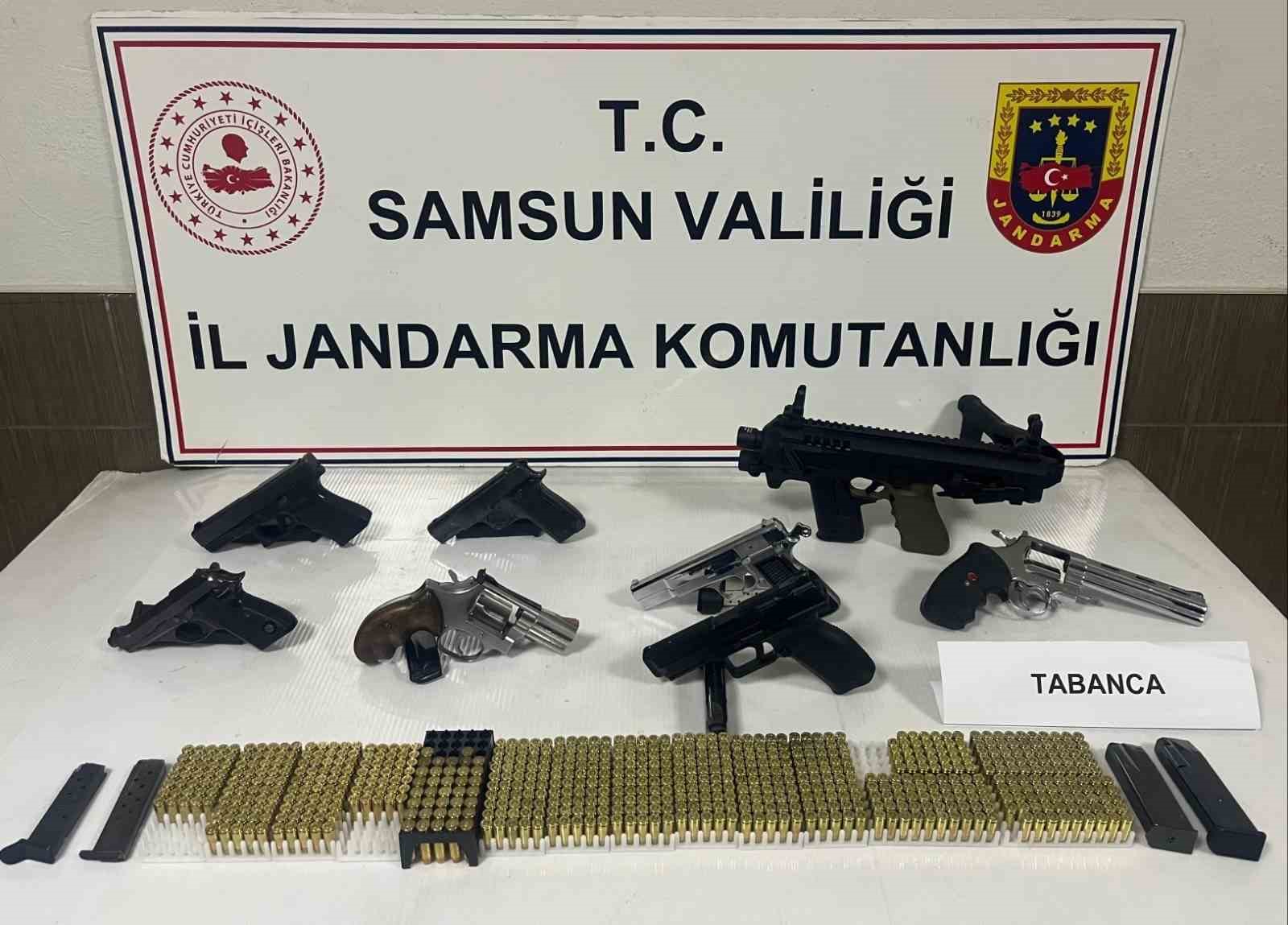 samsunda cephanelik gibi ev 8 tabanca ve 800 mermi ele gecirildi 0 VfM18zCz