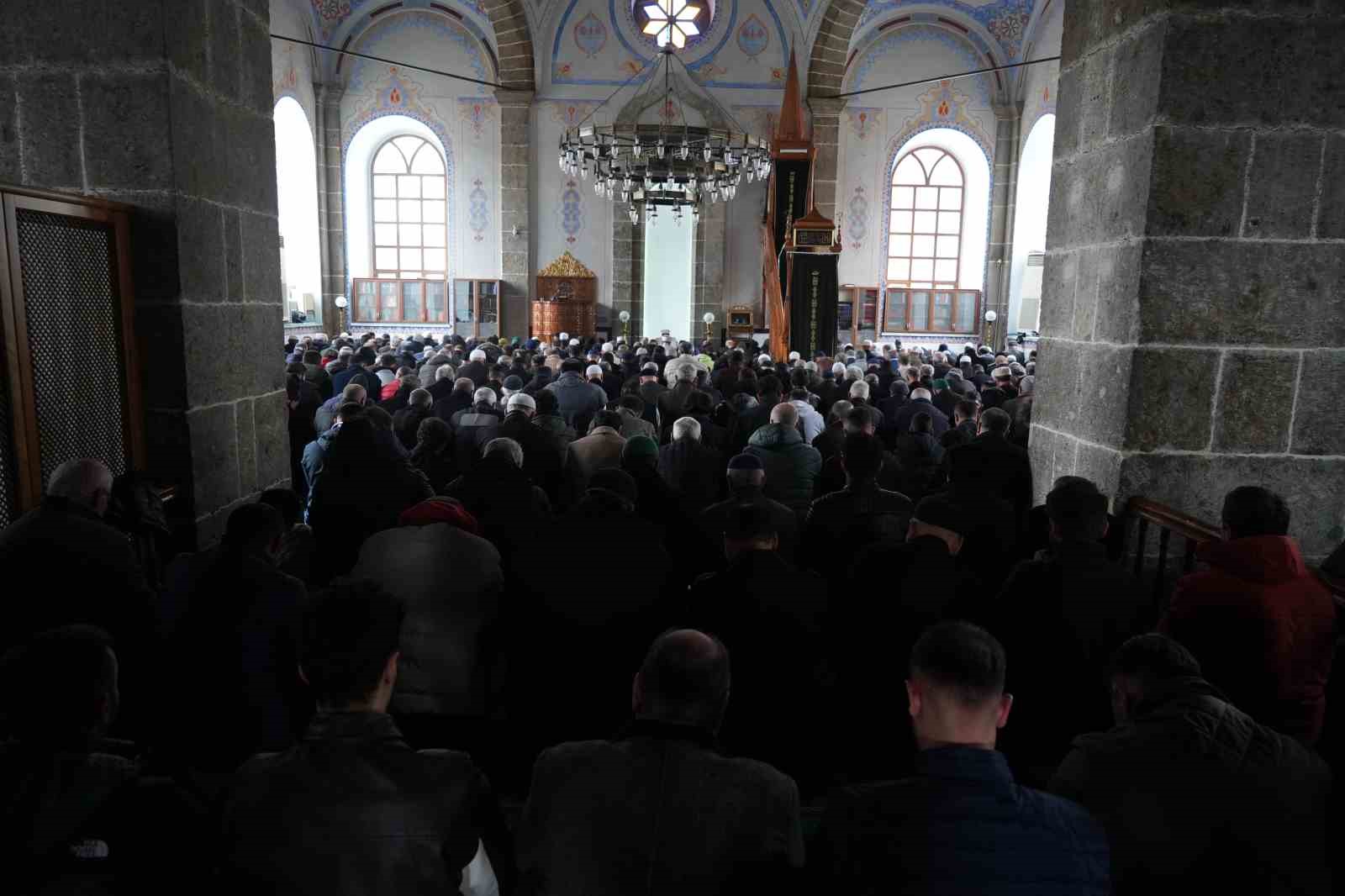 samsunda cifte bayram coskusu vatandaslar camilere akin etti 2 41SyBL7i