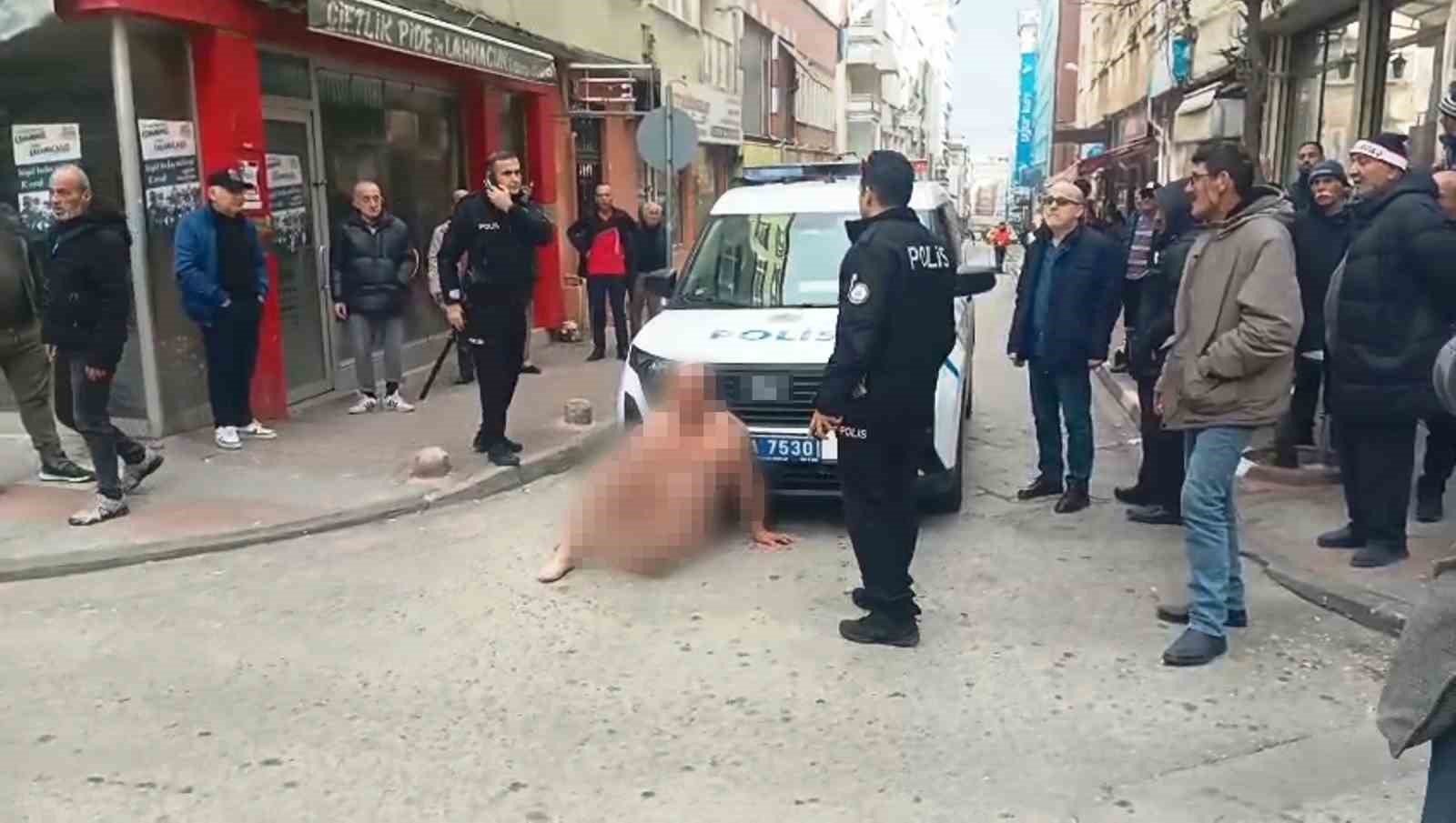 samsunda ciplak halde caddede dolasan sahis gozaltina alindi 1