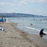 samsunda-dalga-ve-ruzgar-alarmi-denize-girmeyin-cagrisi-UgA33Kx7.jpg