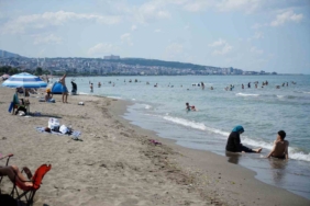 samsunda-dalga-ve-ruzgar-alarmi-denize-girmeyin-cagrisi-UgA33Kx7.jpg