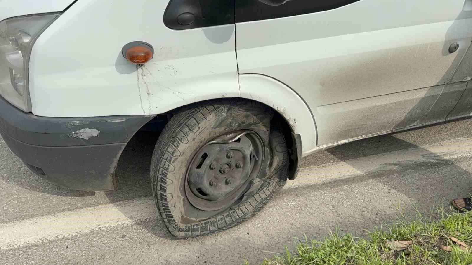 samsunda dolmus minibus kaldirima carpti 2 yarali 2 WyKf9zSJ