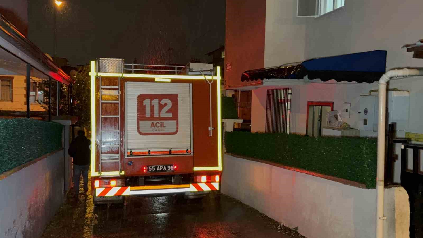 Samsun’da ev yangını: Anne ve 6 aylık bebeği hastanelik oldu 6 samsunda ev yangini anne ve 6 aylik bebegi hastanelik oldu 2 yzAsMiwm