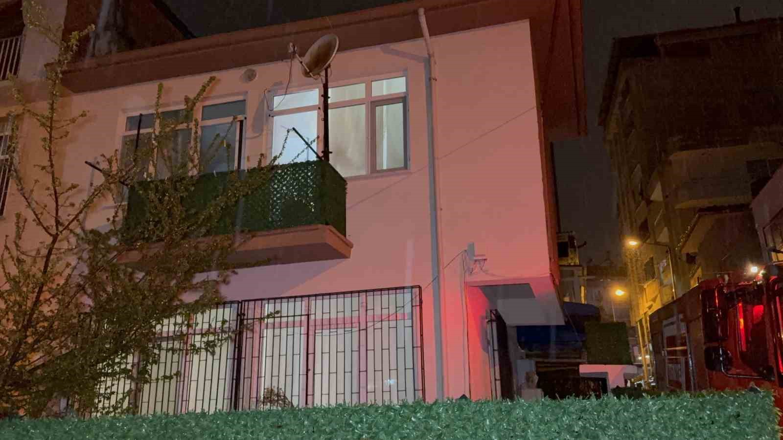 Samsun’da ev yangını: Anne ve 6 aylık bebeği hastanelik oldu 7 samsunda ev yangini anne ve 6 aylik bebegi hastanelik oldu 3 4lnaK7if