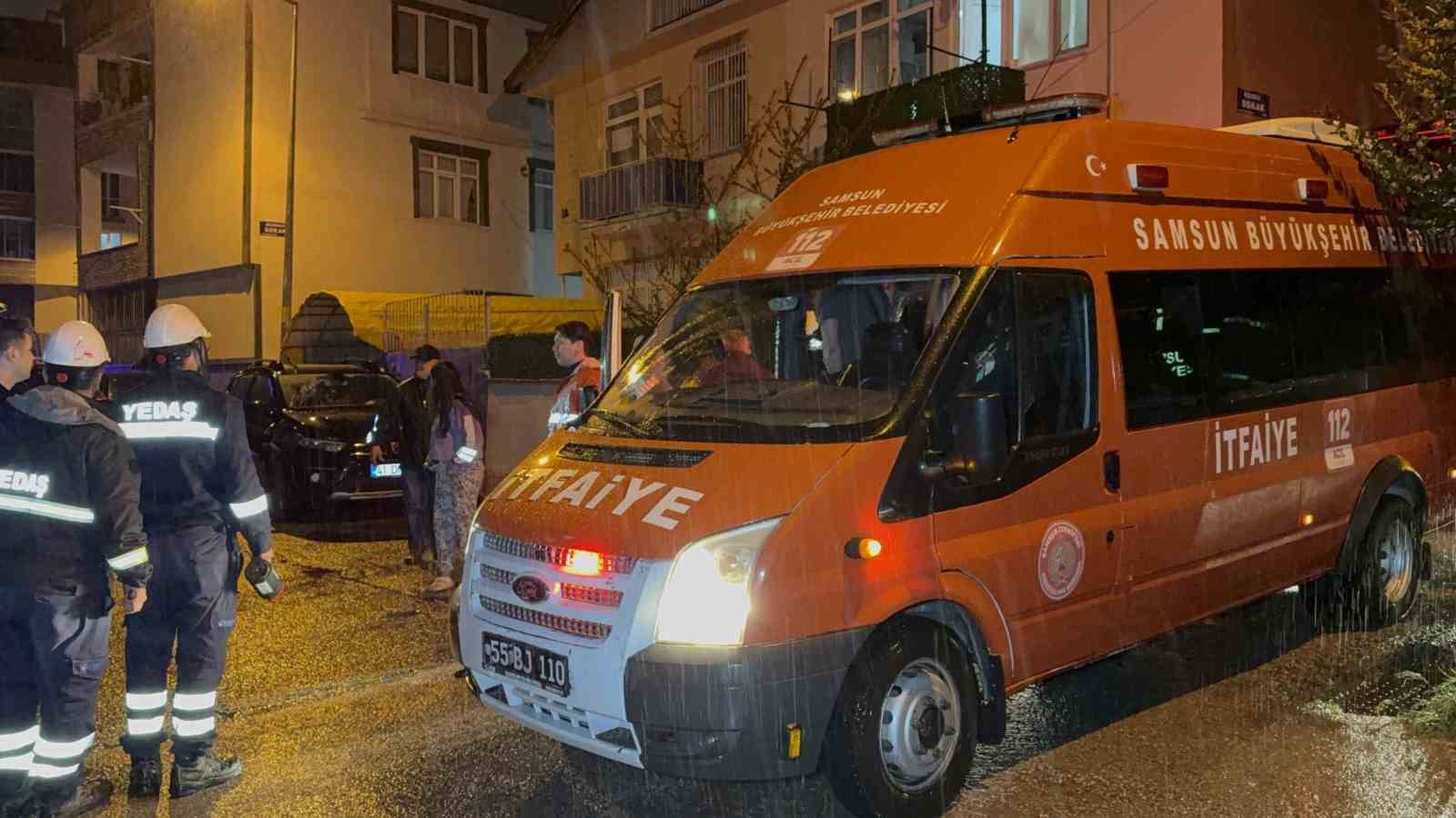 Samsun’da ev yangını: Anne ve 6 aylık bebeği hastanelik oldu 9 samsunda ev yangini anne ve 6 aylik bebegi hastanelik oldu 5 URIOh5he
