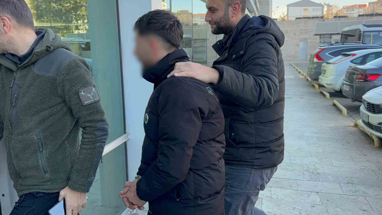 samsunda extacy hapla yakalanan sahis gozaltina alindi 1 FTDK3Pa4
