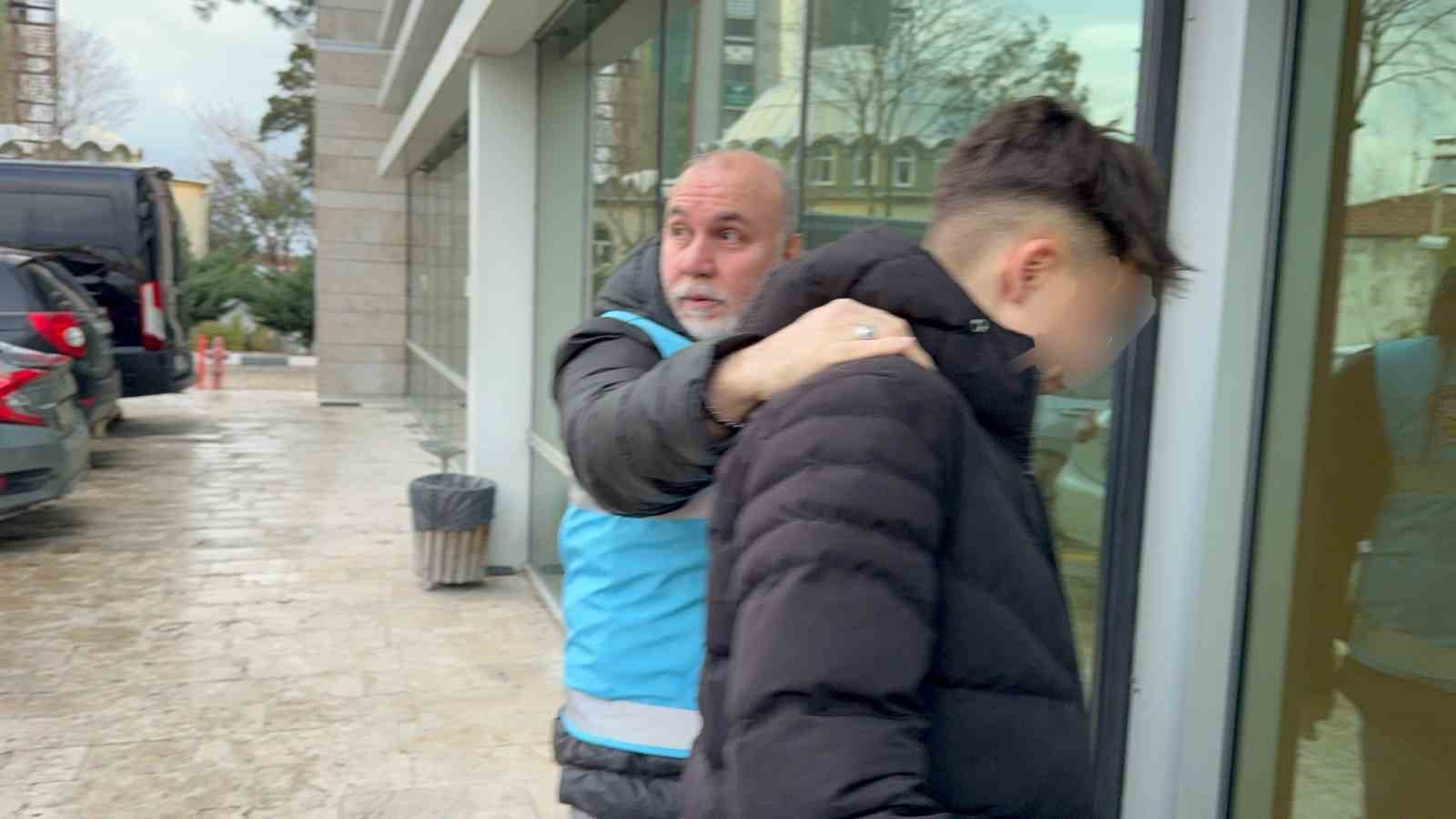 Samsun’da fırında 2 kişiyi bıçaklayan çocuk adliyeye sevk edildi 6 samsunda firinda 2 kisiyi bicaklayan cocuk adliyeye sevk edildi 2 ZInmTUK6