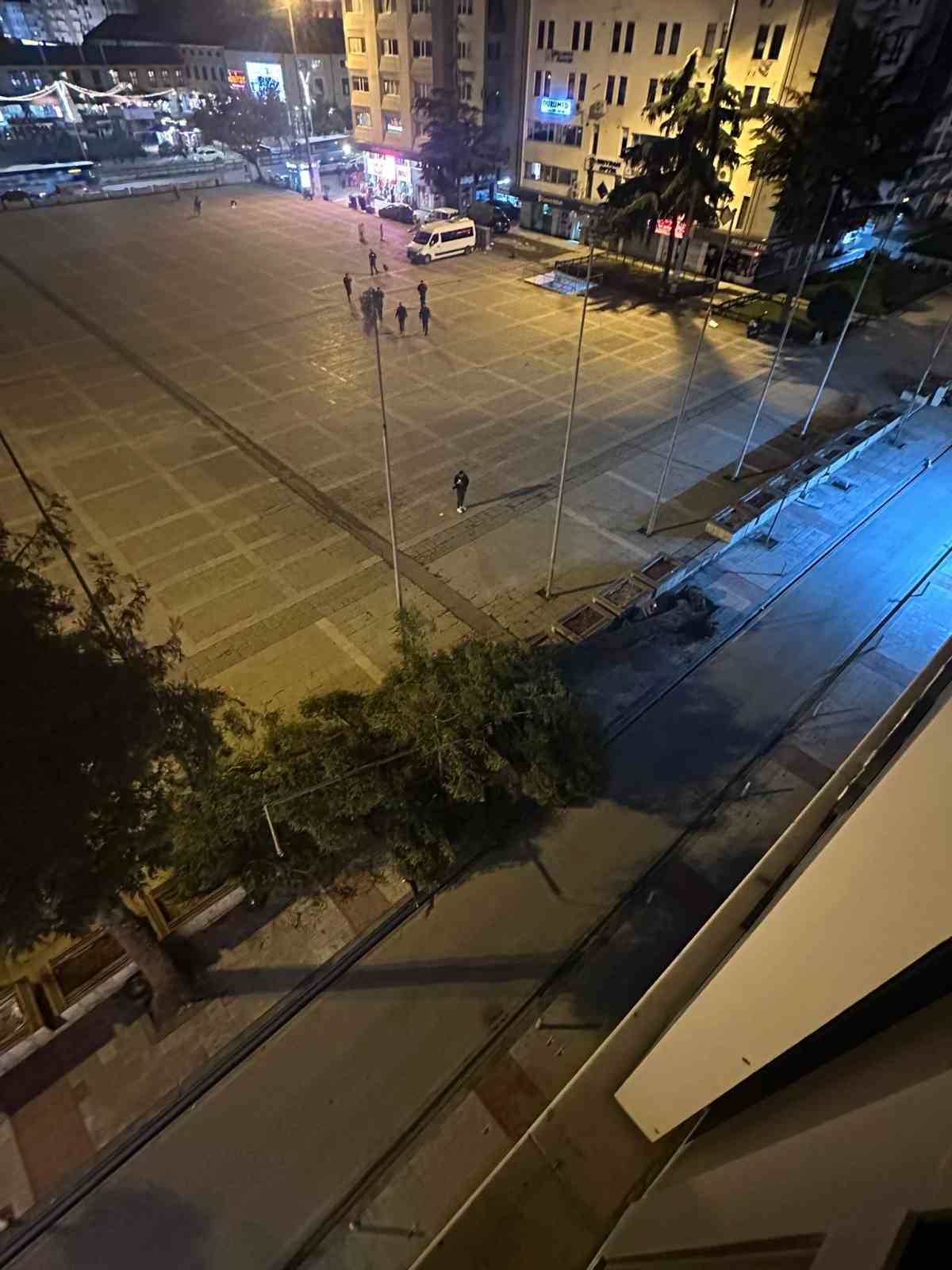 samsunda firtina agac devirdi 2 nhtuBC9s