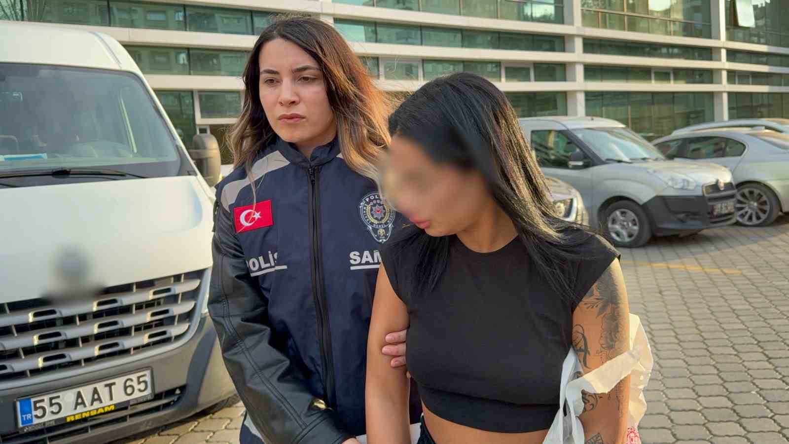 samsunda gasp ettikleri telefonla dudak dolgusu yaptiran 2 kadin yakalandi 2 A76is2mT