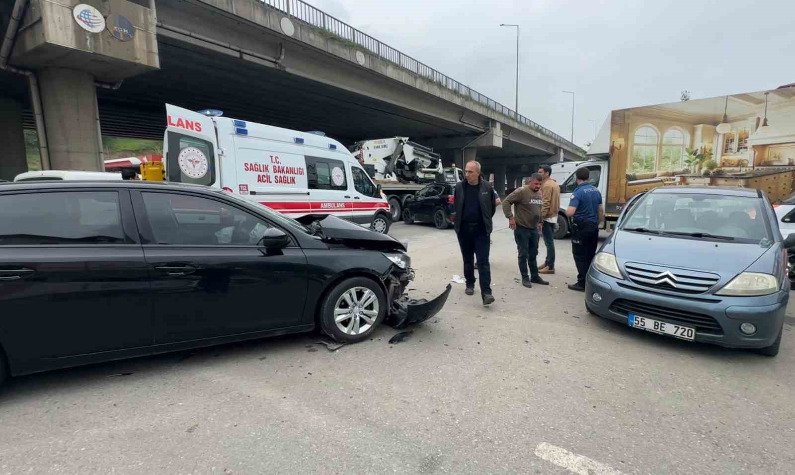 samsunda iki otomobil carpisti 2 yarali 1 q8iFI5bv