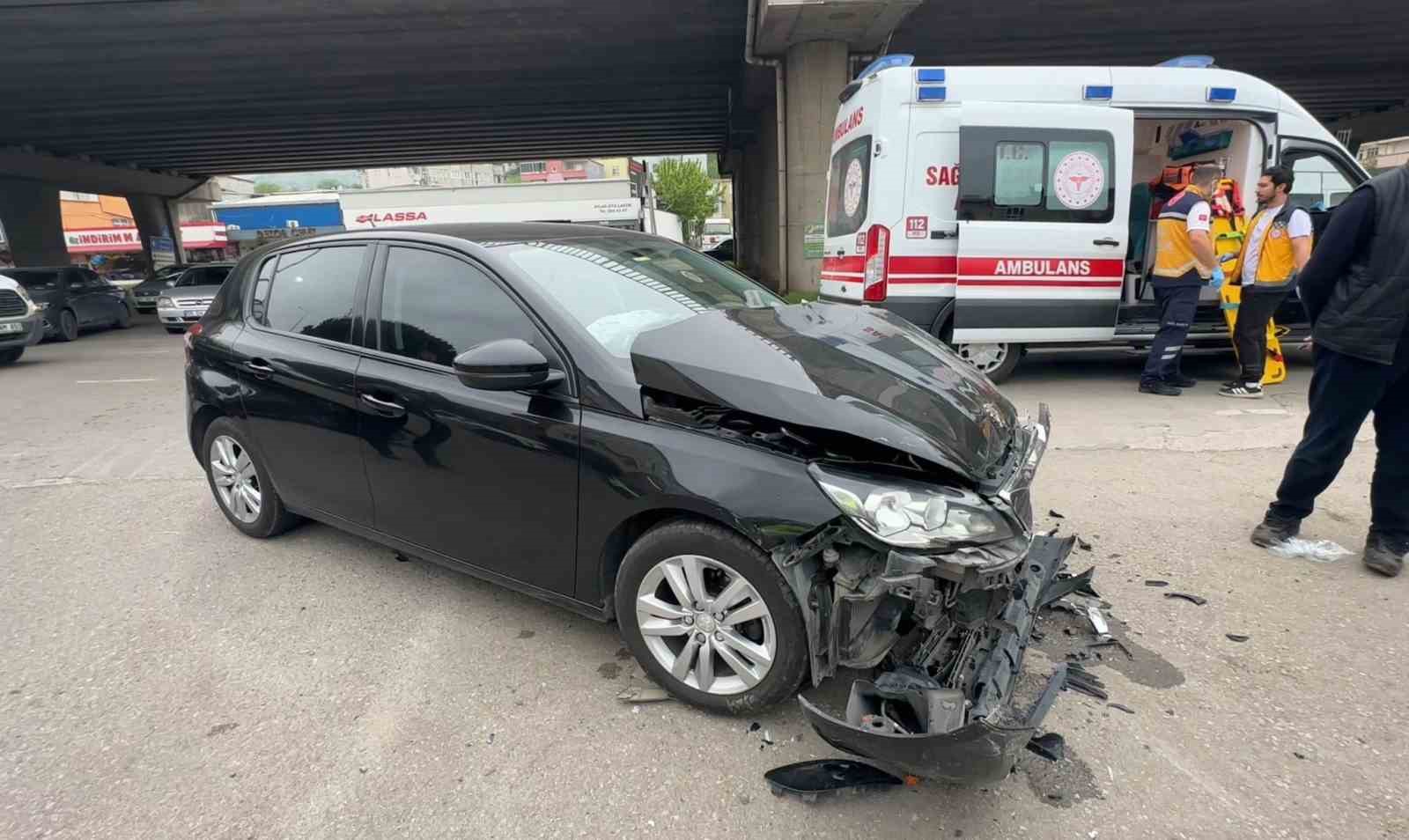 samsunda iki otomobil carpisti 2 yarali 2 k4bI9zwU