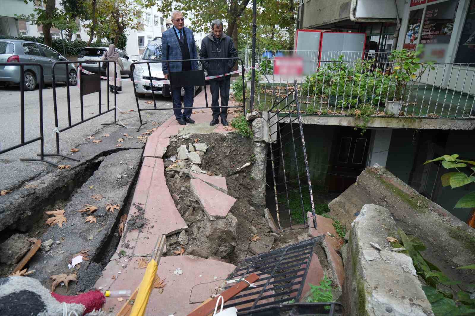samsunda istinat duvari ve kaldirim coktu dukkan ve bodrum kat kullanilamaz hale geldi 1 EAnyRF1C