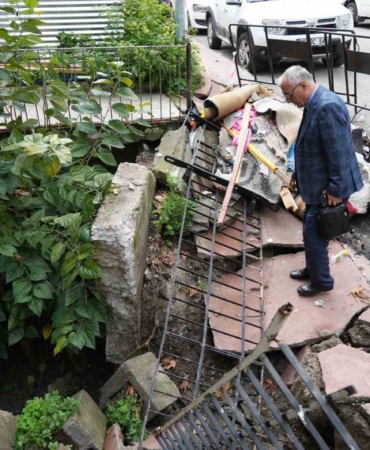 samsunda-istinat-duvari-ve-kaldirim-coktu-dukkan-ve-bodrum-kat-kullanilamaz-hale-geldi-TgiOuKCE.jpg