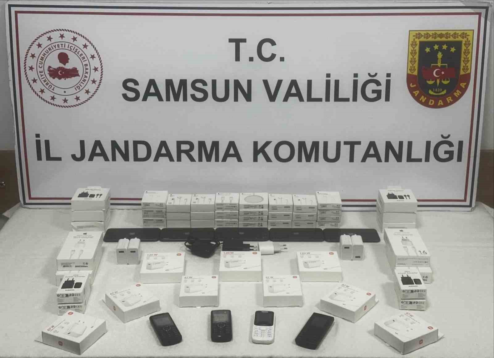 samsunda jandarma uyusturucu ve kacak urun ele gecirdi 1 8RImafFV