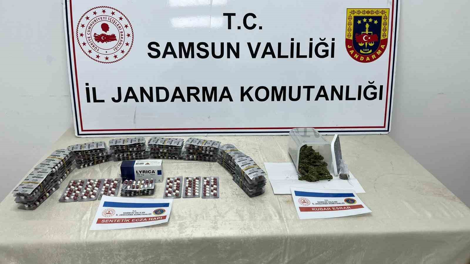 Samsun’da jandarmadan silah ve uyuşturucu operasyonu 5 samsunda jandarmadan silah ve uyusturucu operasyonu 1 DwTtW7JO