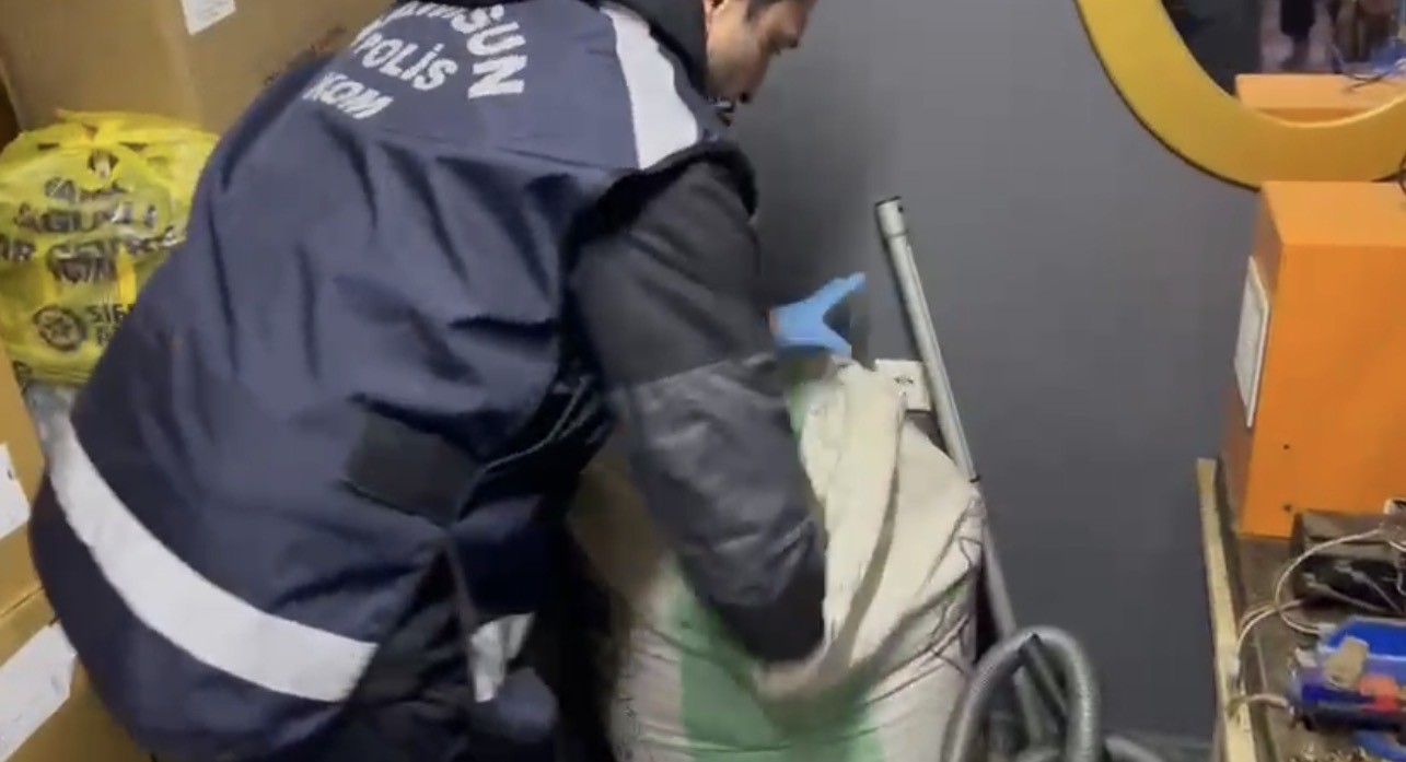 samsunda kacak sigara ve tutun operasyonu 280 bin adet makaron 40 bin adet sigara IP6zqenh