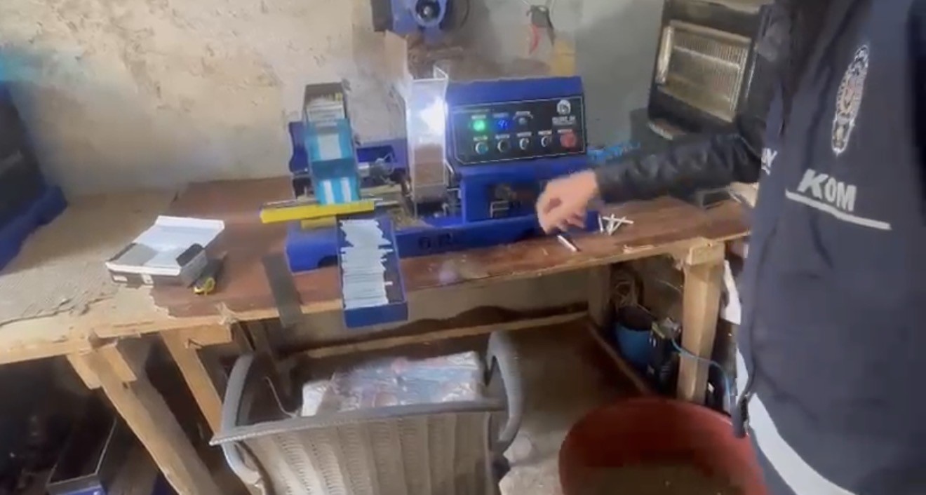 samsunda kacak tutun mamulleri ve silah operasyonu 1 gozalti 3 dZPigval