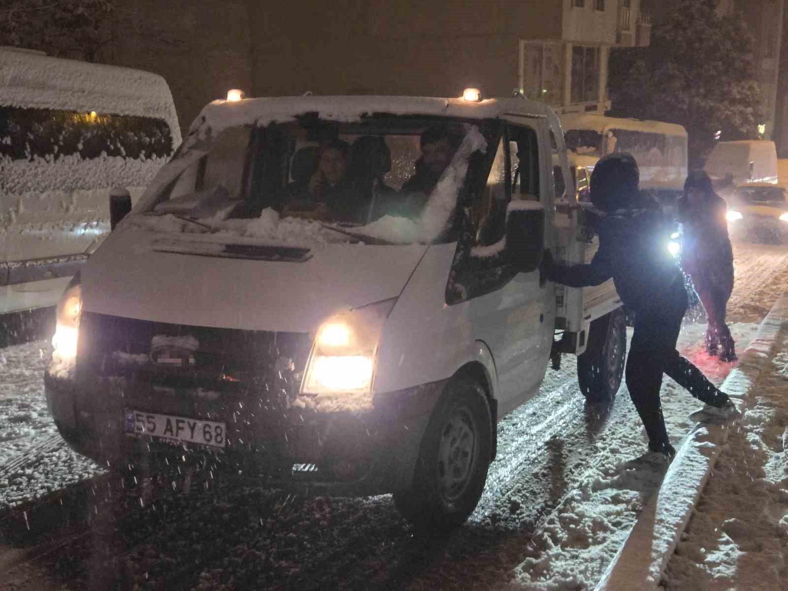 samsunda kar cocuklara eglence suruculere cile oldu 8 OuZwRltf