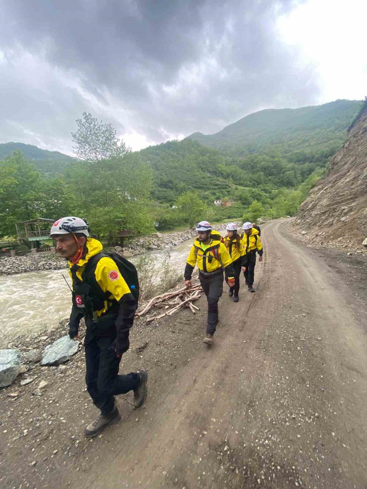Samsun’da kayıp yaşlı kadından acı haber: 4’üncü günde cansız bedeni bulundu 5 samsunda kayip yasli kadindan aci haber 4uncu gunde cansiz bedeni bulundu 1 nvmIAzk1