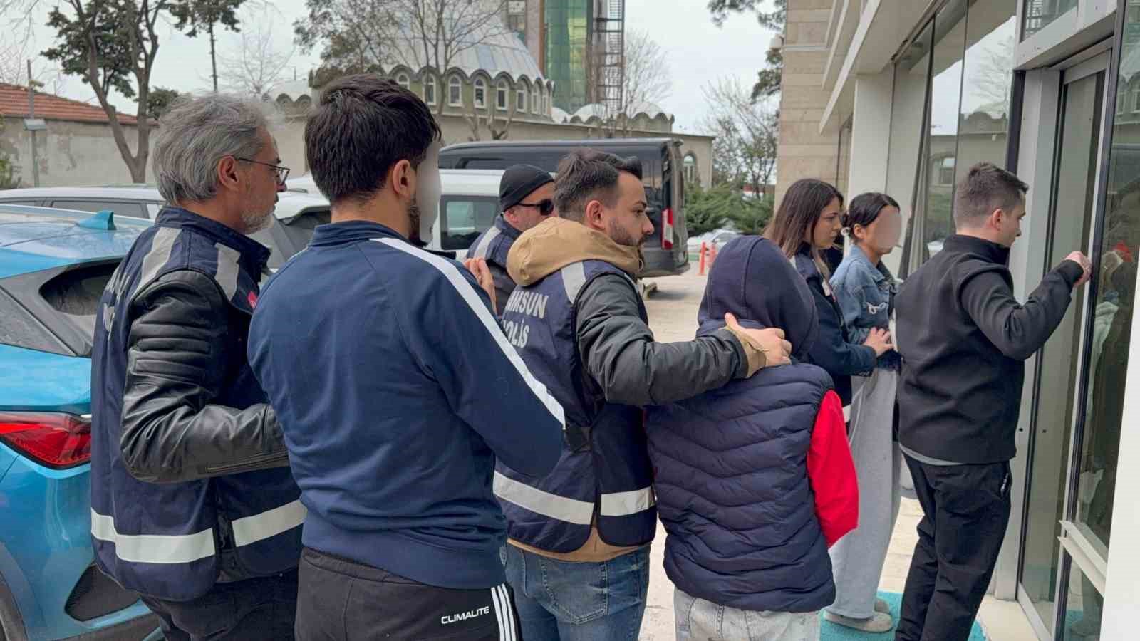 samsunda kiz cocugu attigi mesajla kurtarildi 4 gozalti 3 MwHVb3L4