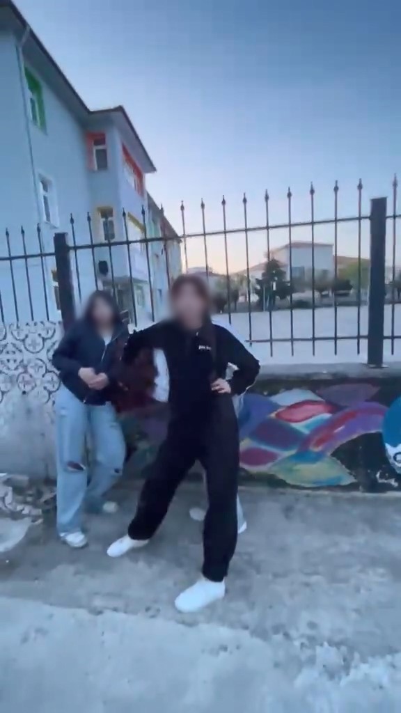samsunda kizlarin akran zorbaligi darbedip kameraya cektiler 5