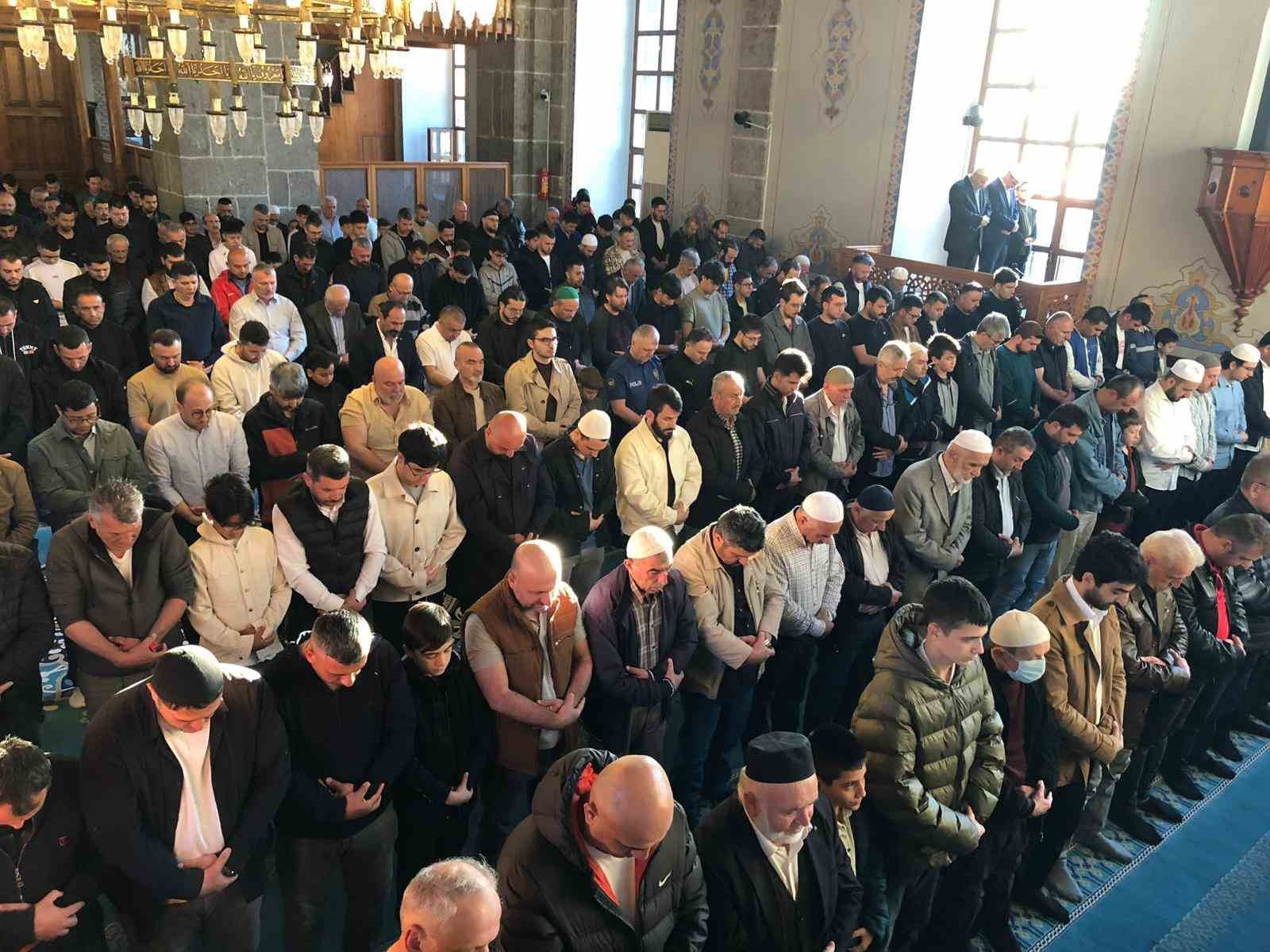 samsunda kurban bayrami namazi kilindi 0 JC8ggIA1