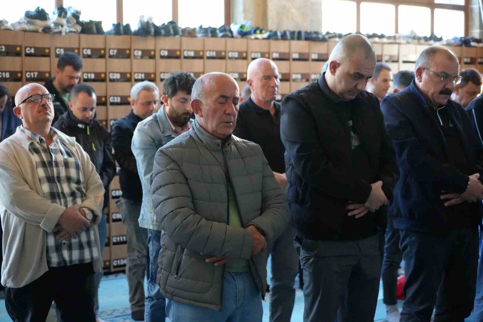 samsunda kurban bayrami namazi kilindi 4 UVaNFbRu