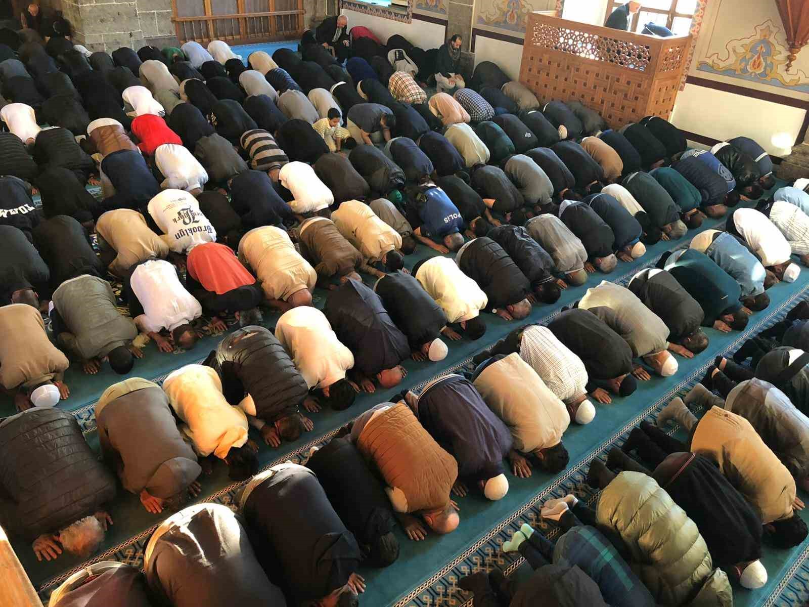 samsunda kurban bayrami namazi kilindi 5 KKM7nXnr