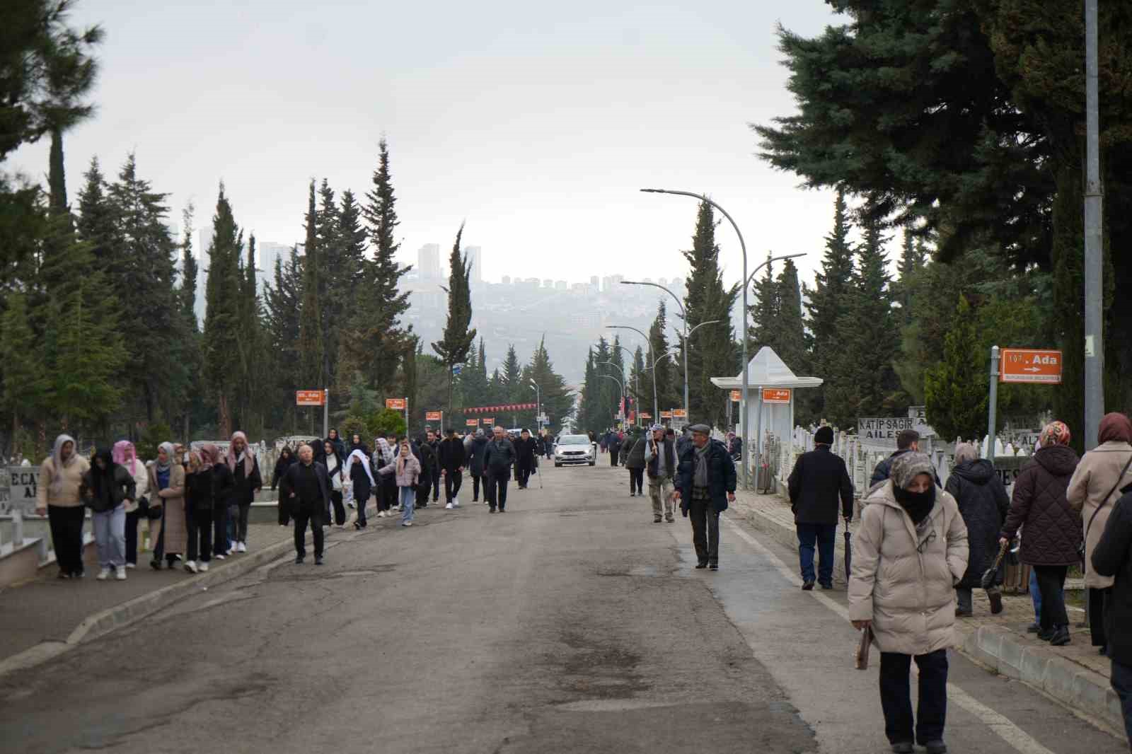 samsunda mezarliklar ziyaretcilerle doldu tasti sehitliklerde huzun 4 d6uA9KFF