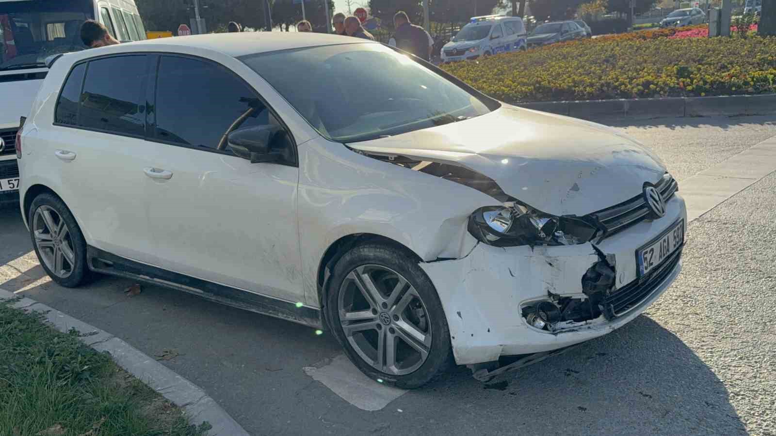 samsunda minibus ile otomobil carpisti 1 yarali 1 HvzTMNZI