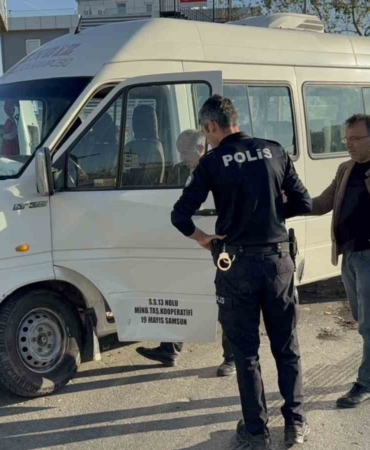samsunda-minibus-ile-otomobil-carpisti-1-yarali-YKExuwRk.jpg