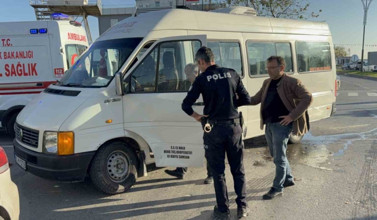 samsunda-minibus-ile-otomobil-carpisti-1-yarali-YKExuwRk.jpg