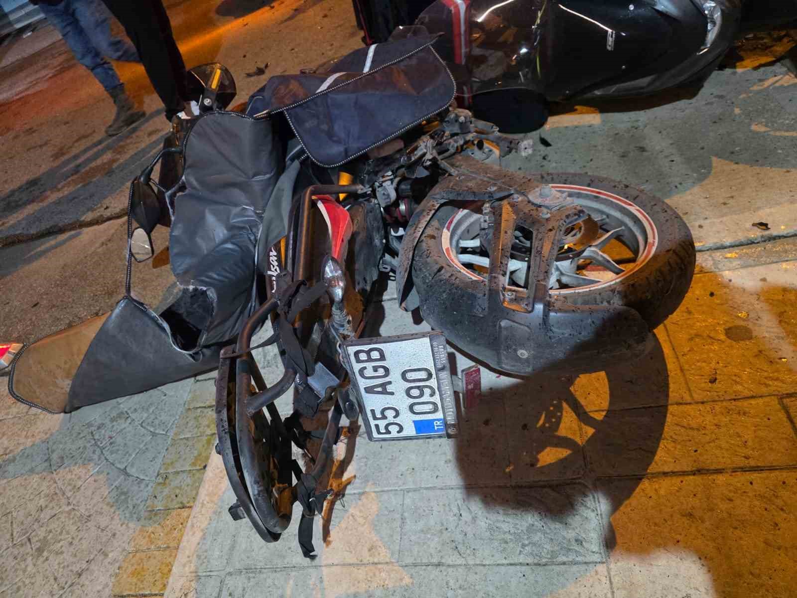 Samsun’da motokurye ile otomobil kafa kafaya çarpıştı: 1 yaralı 4 samsunda motokurye ile otomobil kafa kafaya carpisti 1 yarali 0