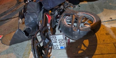 samsunda-motokurye-ile-otomobil-kafa-kafaya-carpisti-1-yarali-6w6Udbwl.jpg