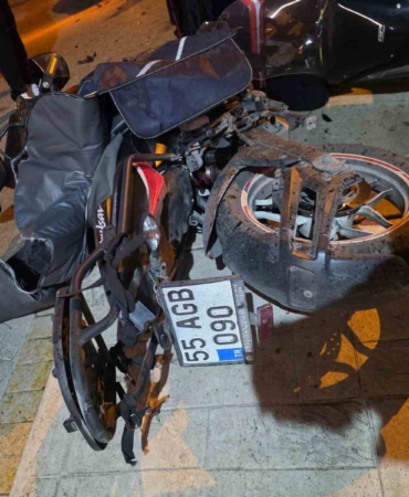 samsunda-motokurye-ile-otomobil-kafa-kafaya-carpisti-1-yarali-6w6Udbwl.jpg