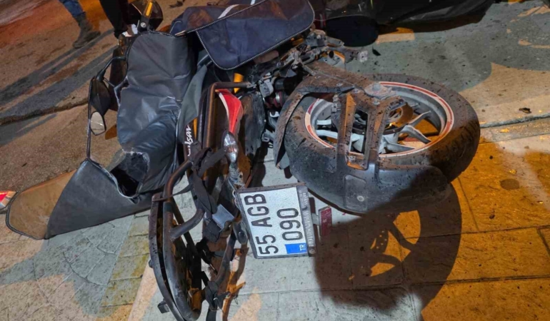 samsunda-motokurye-ile-otomobil-kafa-kafaya-carpisti-1-yarali-6w6Udbwl.jpg