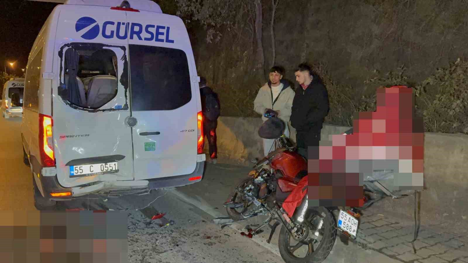 samsunda motosiklet servis minibusune carpti 1 yarali 2 RNdfLPDz