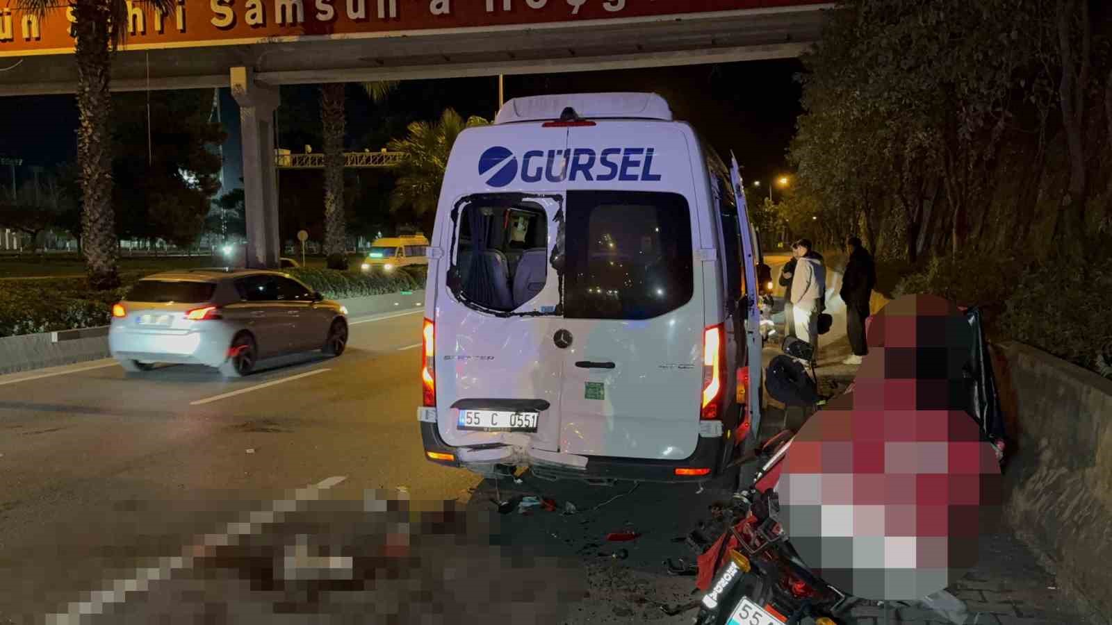 samsunda motosiklet servis minibusune carpti 1 yarali 4 kMaffsWQ