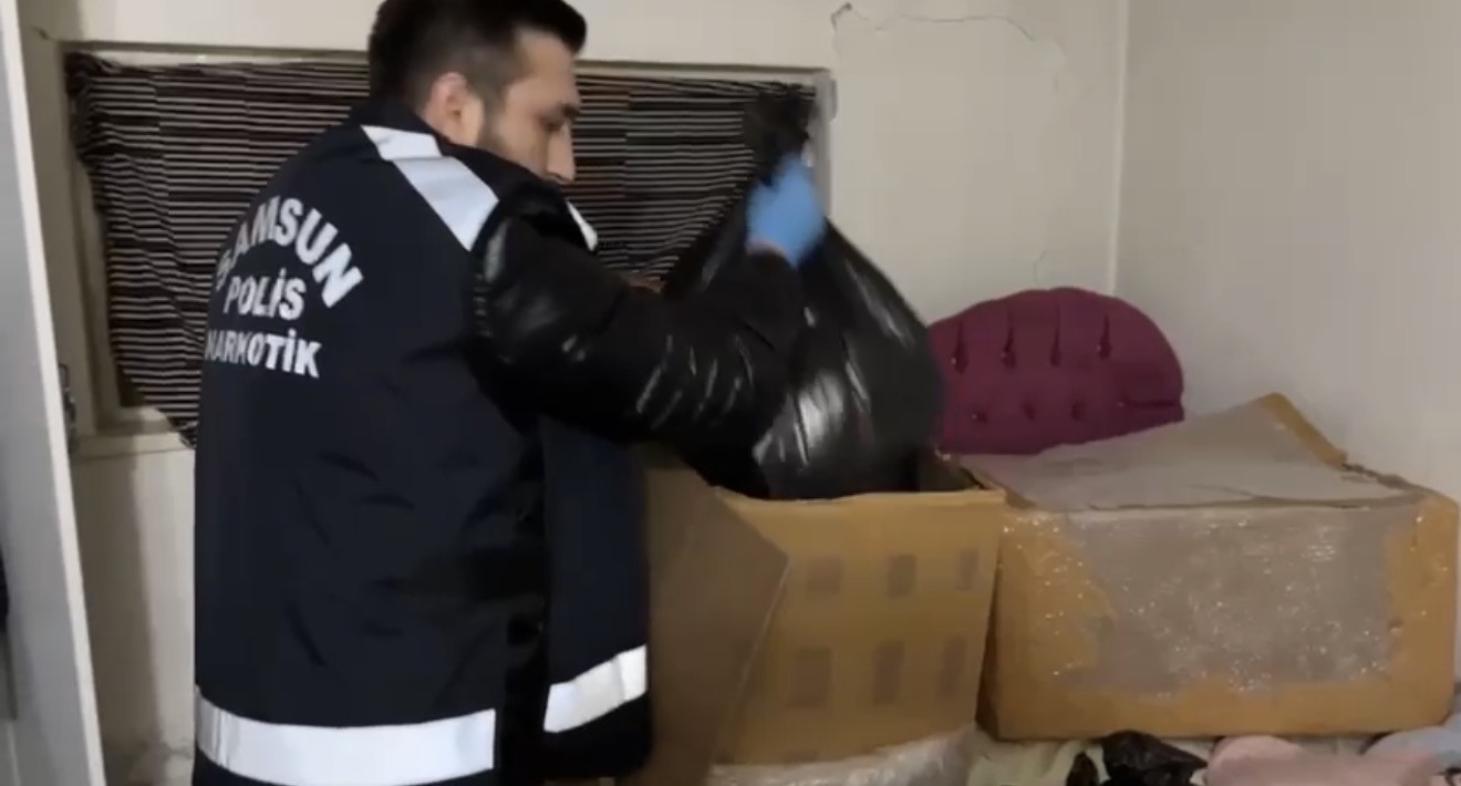 Samsun’da narkotik operasyonu: 52 bin 206 adet uyuşturucu hap ele geçirildi 6 samsunda narkotik operasyonu 52 bin 206 adet uyusturucu hap ele gecirildi 2 RSAnQMwg