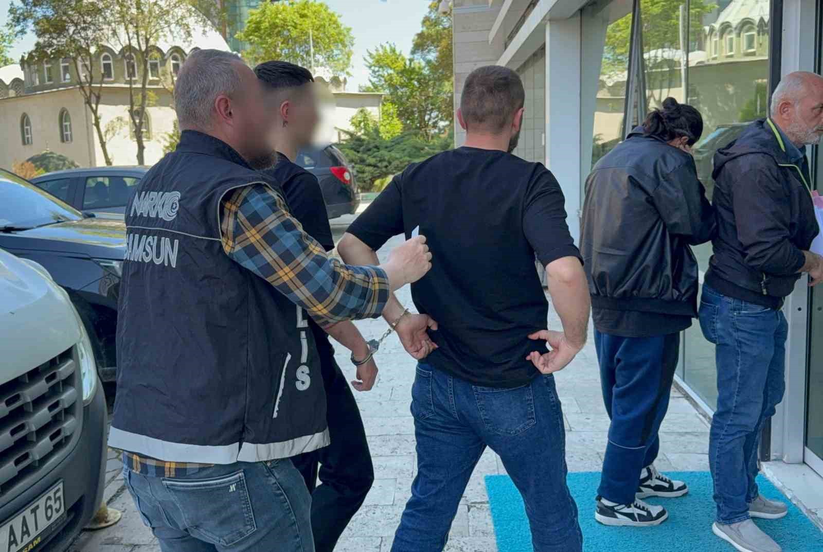 samsunda narkotikten pes pese operasyon gozaltina alinan 8 kisi adliyeye sevk edildi 1 KKNKMrI7